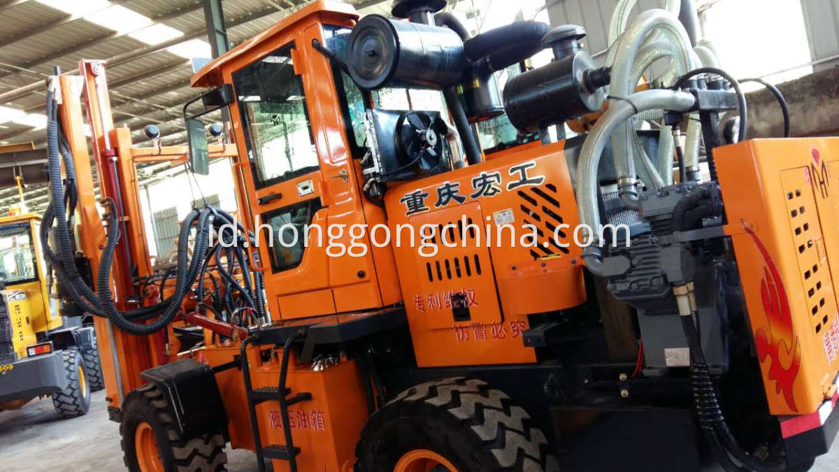 Highway Guardrail Tractor Piston Pile Driver